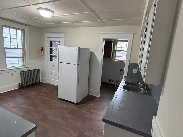 365 N Maple Ave — Photo 15