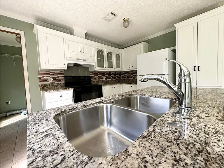 18143 Breezy Dr — Photo 13