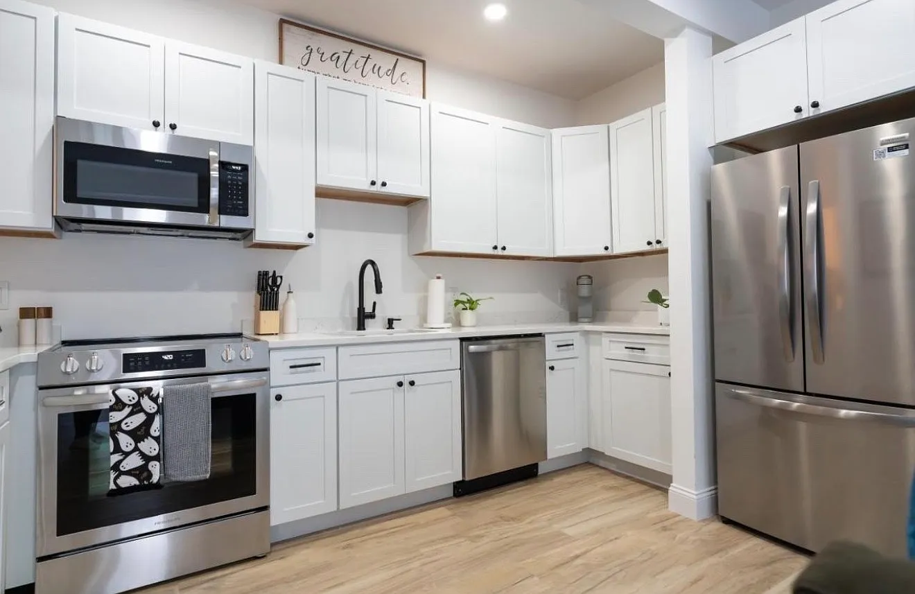 2 bed, 650 sqft, $2,800 — Photo 4