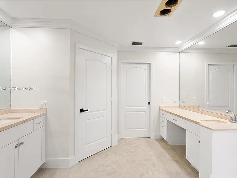 1087 Deerwood Ln — Photo 33