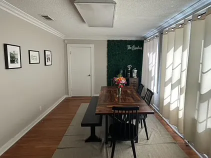 1109 Carey Ave — Photo 2