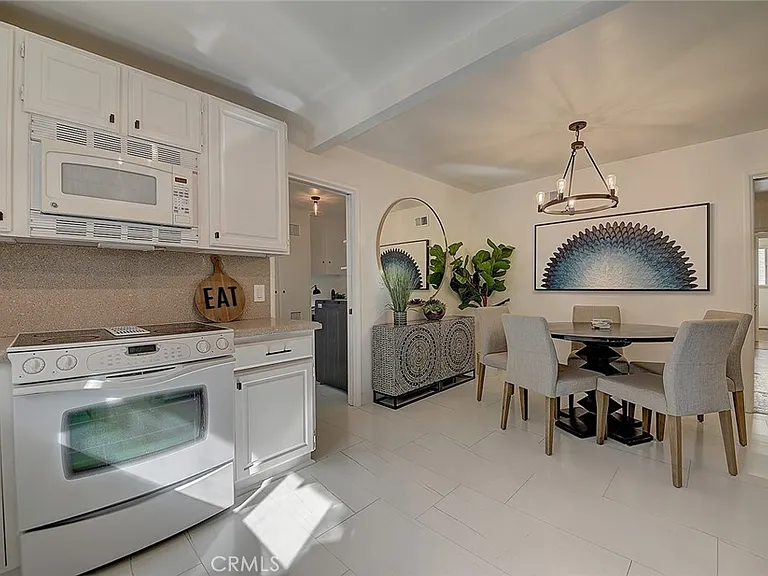 444 N Shattuck Pl — Photo 33
