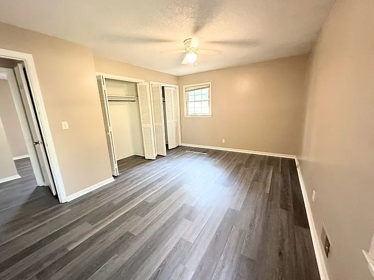 2105 Hobson Ct — Photo 23