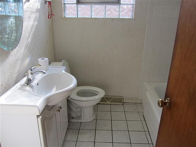 2nd image of 9333 S Crandon Ave