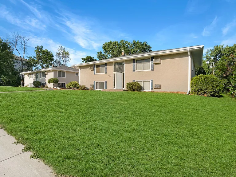 7575 Cloman Way — Photo 4