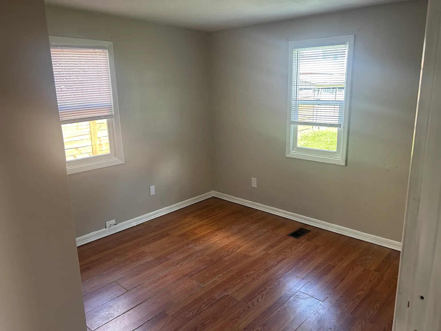 3 bed, 900 sqft, $1,200 — Photo 4