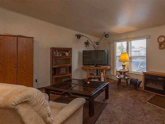 4th image of 3910 E Weile Ave