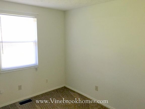 4th image of 8292 Schoolgate Dr