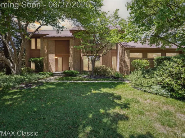 35606 Huntsman Ct, Farmington Hills, MI 48331