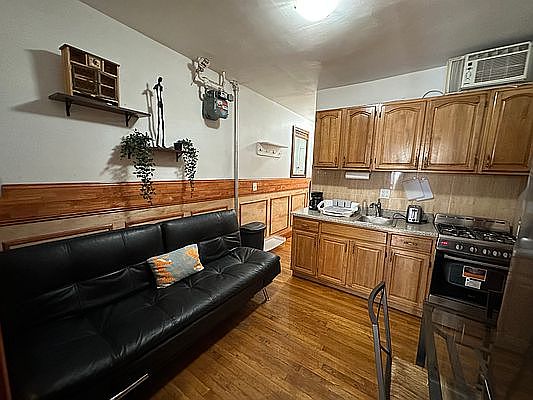 1st image of 424 E 13th St APT 1