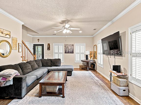 5th image of 121 Miller Street