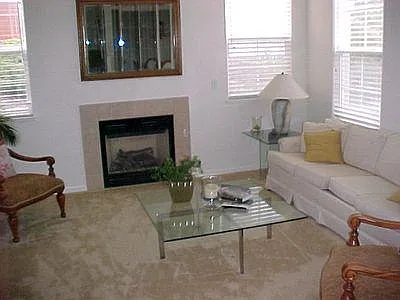 4 bed, 3205 sqft, $5,800 — Photo 2