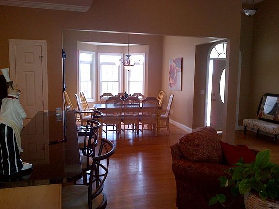 3rd image of 35 Park Way Ave