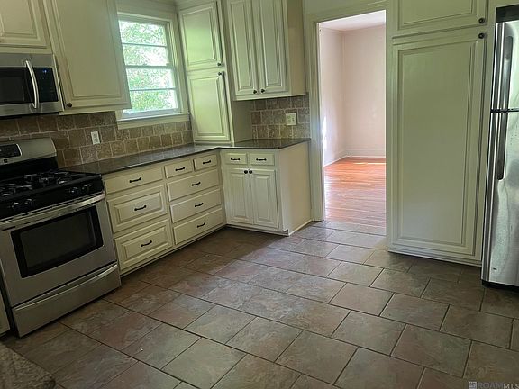 3rd image of 4762 Mimosa St