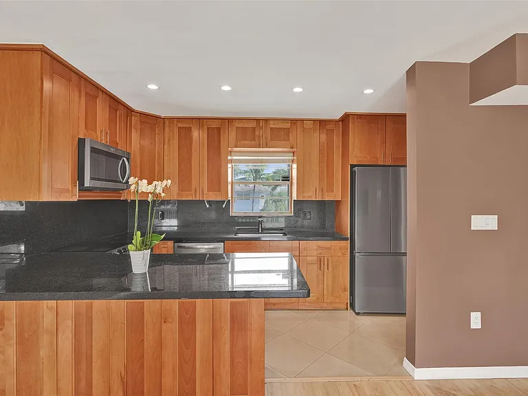 7580 SW 82nd St #216 — Photo 5