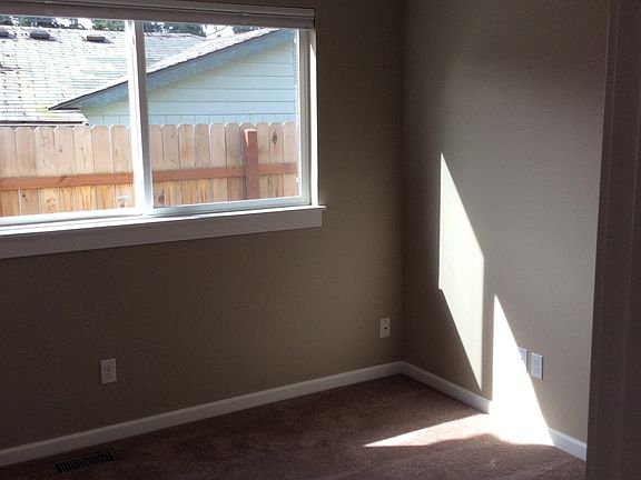 5th image of 12624 106th Avenue Ct E