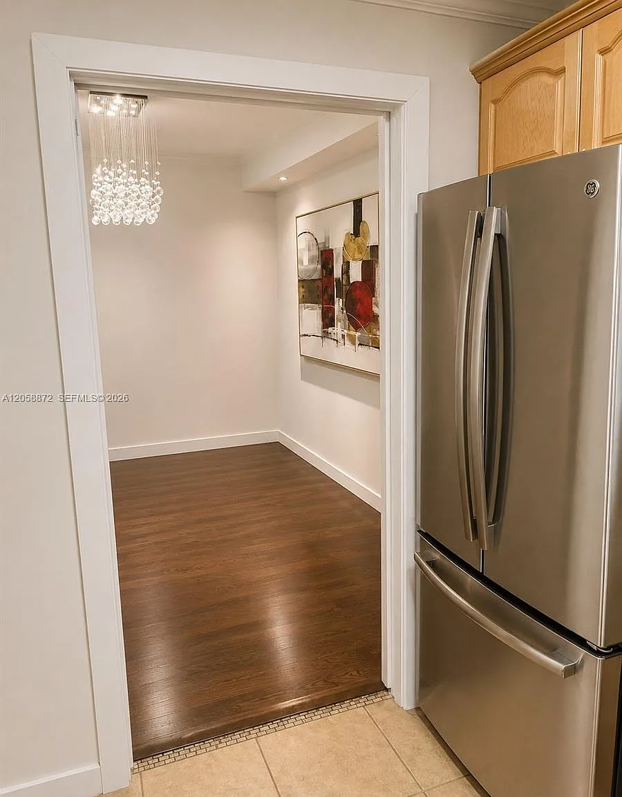 Eldorado Plaza West Condo — Photo 4