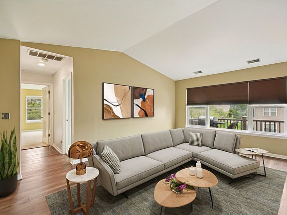 4th image of 402 Woodview Cir APT D
