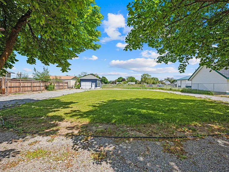 7904 N Crestline St — Photo 49