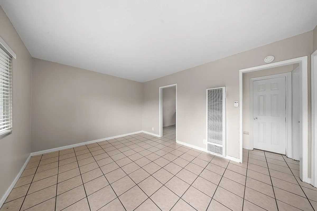 Building Photo - 1370 Gaviota Ave.