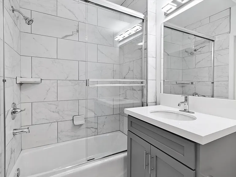 10609 S Inglewood Ave — Photo 16