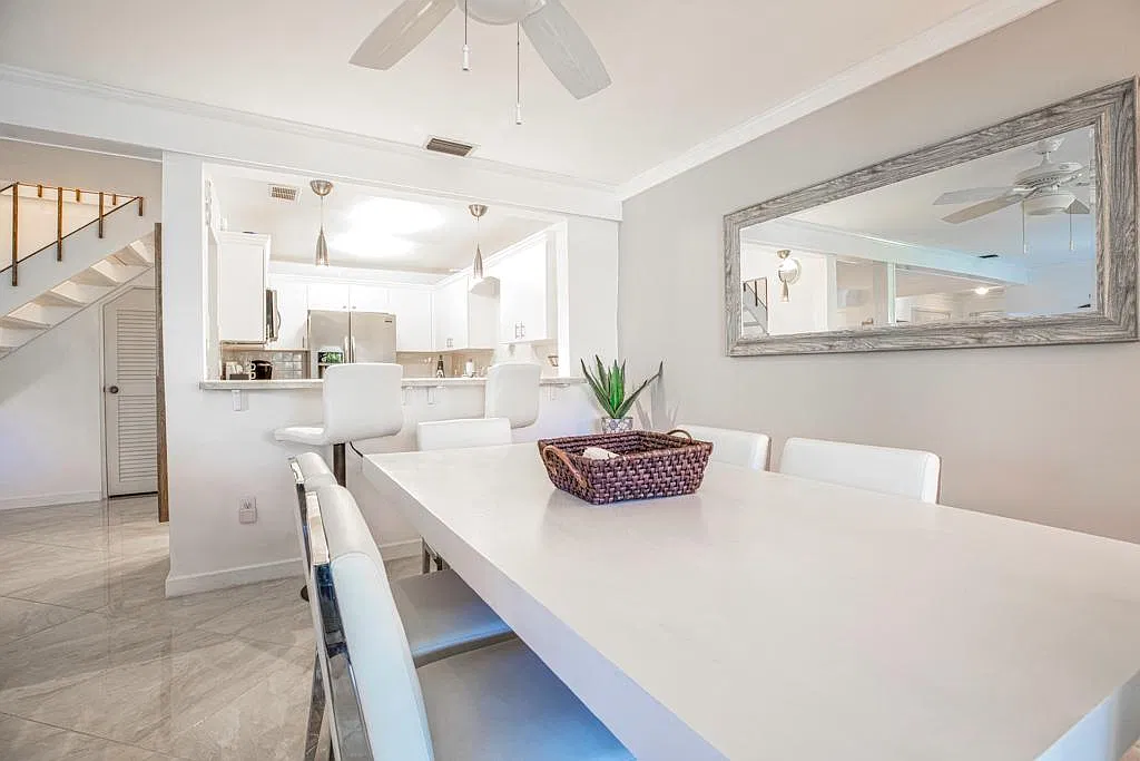 2 bed, 2.5 bath, 1355 sqft, $4,800 — Photo 2