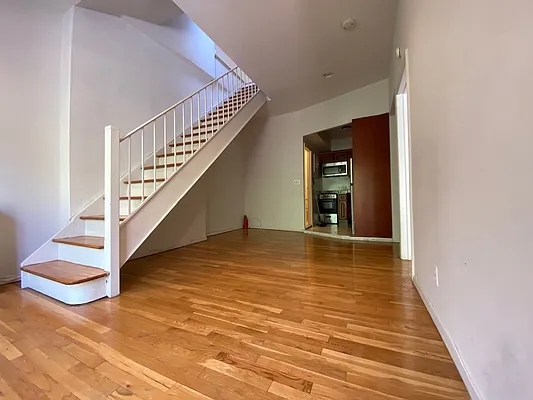 Rented by One New York Realty Inc | media 20