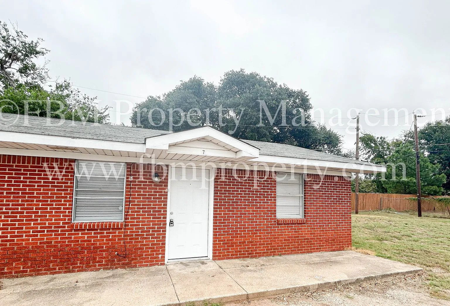 330 W. College St., Unit 9 - Cozy 1 Bedroom, 1 Bathroom Unit in Fairfield, TX! — Photo 1