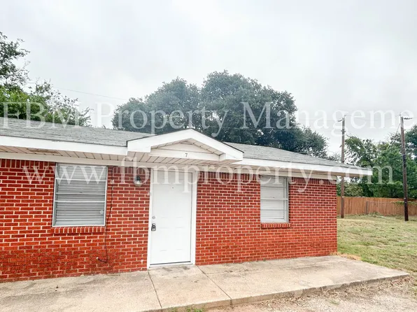 330 W College St, Fairfield, TX