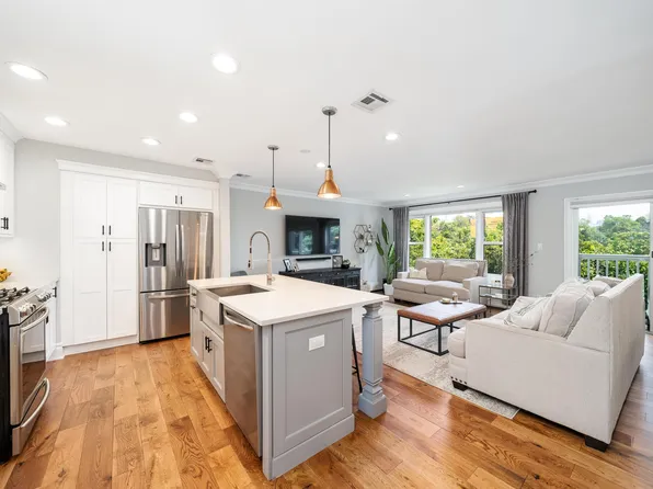 614B Gregory Ave, Weehawken, NJ 07086