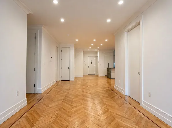 24-39 38th St #B10b9, Astoria, NY 11103