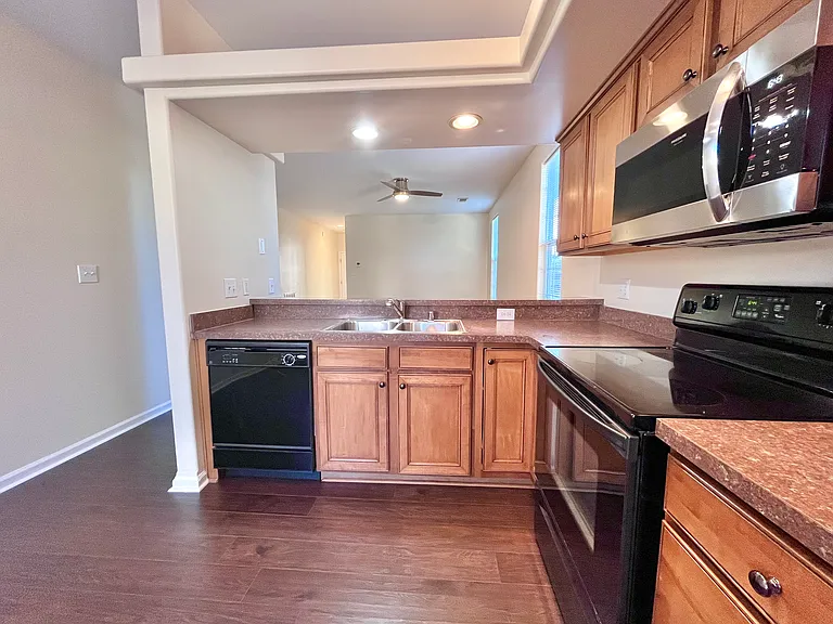 220 Shannon Ct — Photo 17