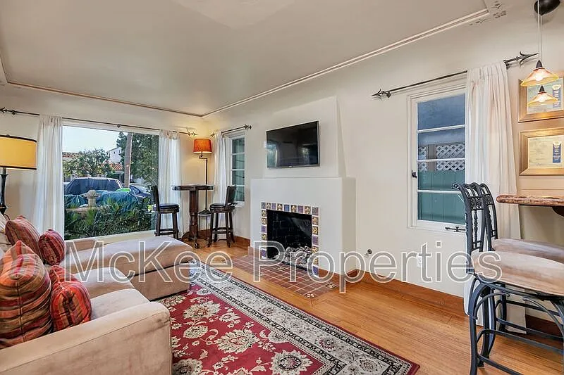 1 bed, 1.0 bath, 755 sqft, $5,000 — Photo 3