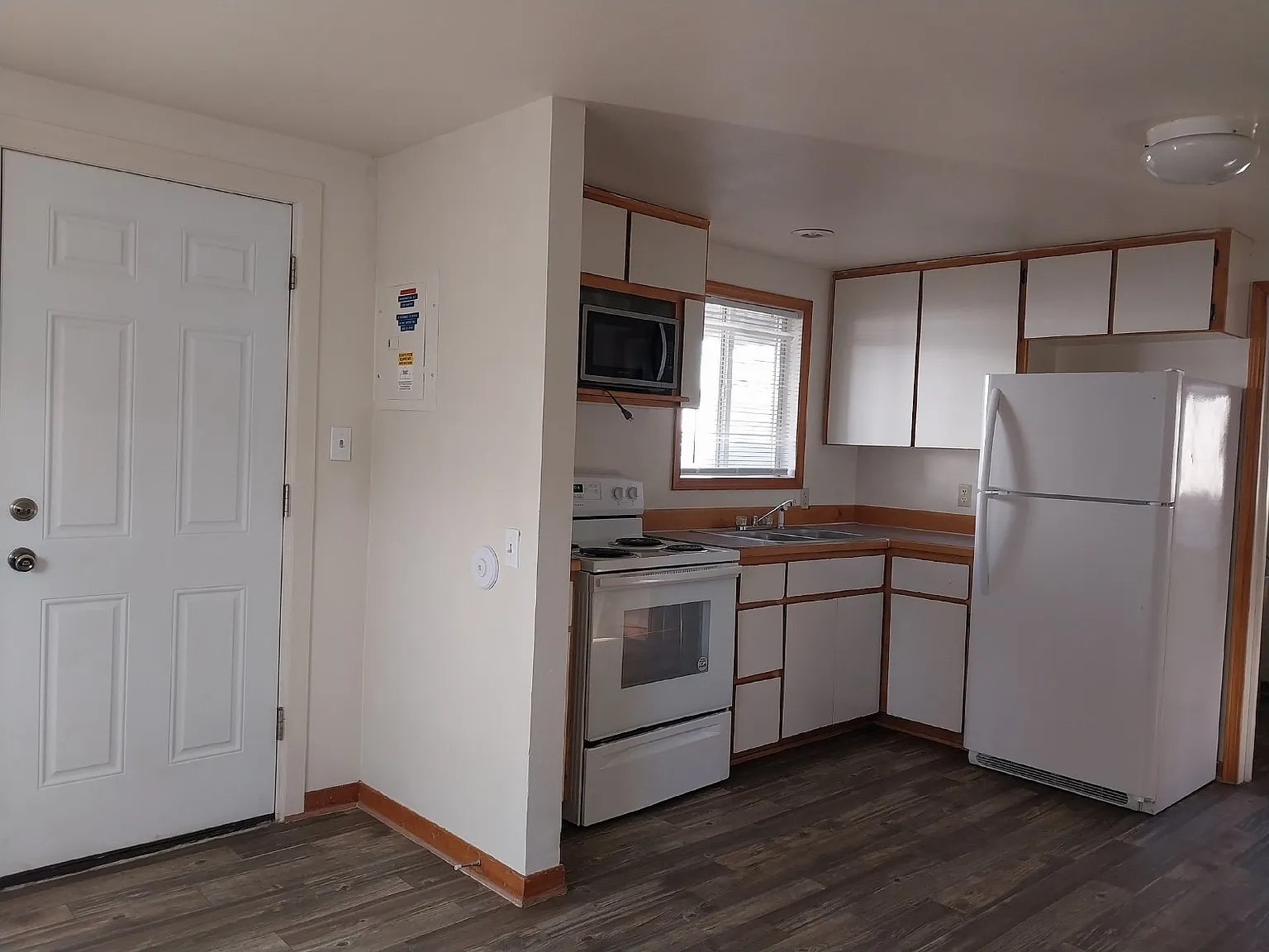 1 bed, 1.0 bath, $1,180 — Photo 2
