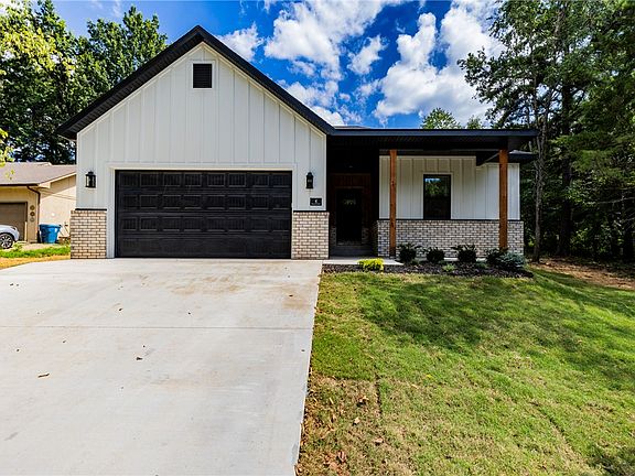 2nd image of 4 Boswell Cir