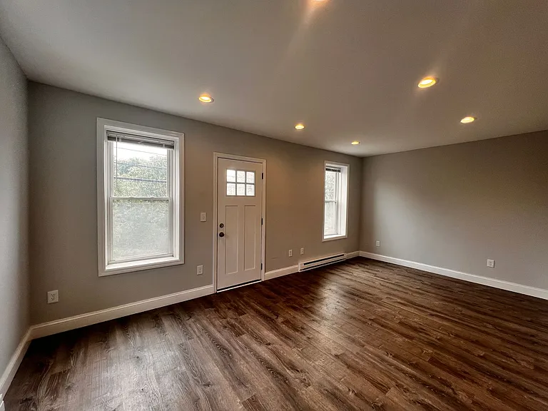 131 Main St — Photo 5