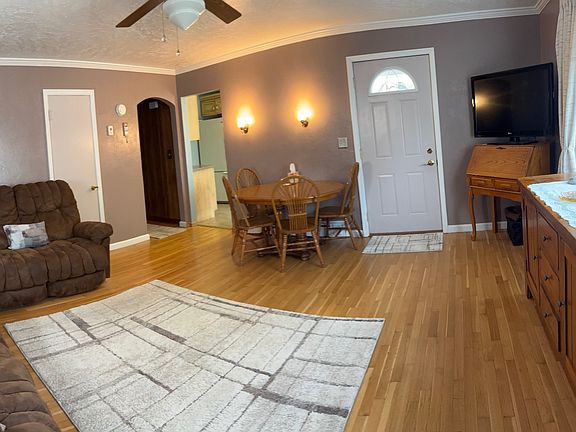 5th image of 813 E 5th St