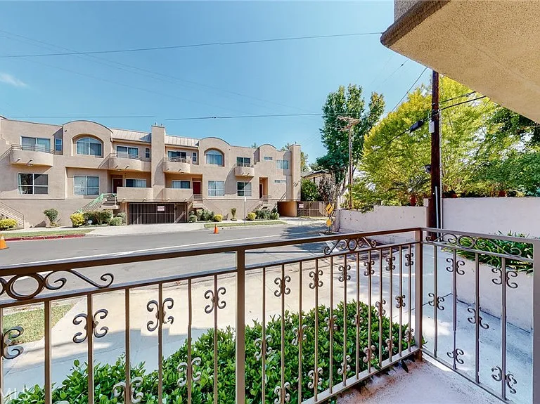 11540 Moorpark St #103 — Photo 7