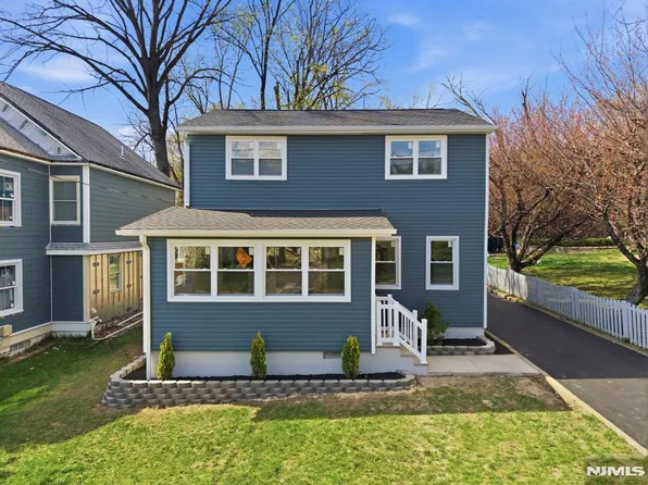 59 Erie Ave, Midland Park, NJ 07432