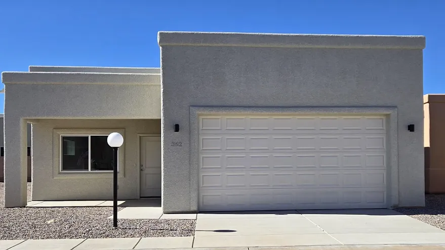 3 bed, 1588 sqft, $1,800 — Photo 1