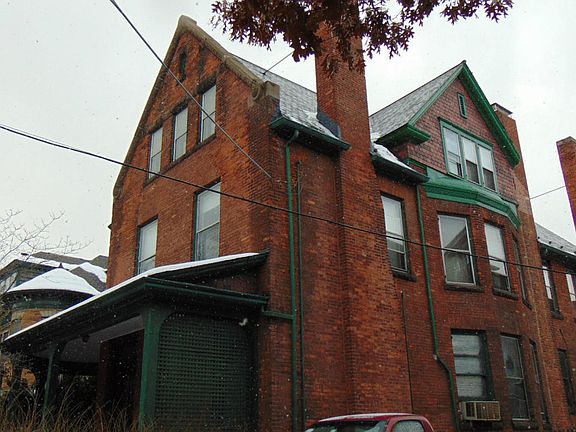 3rd image of 32 W South St