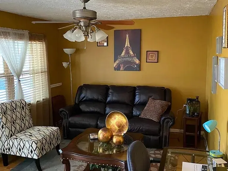 408 Croydon Ln — Photo 5
