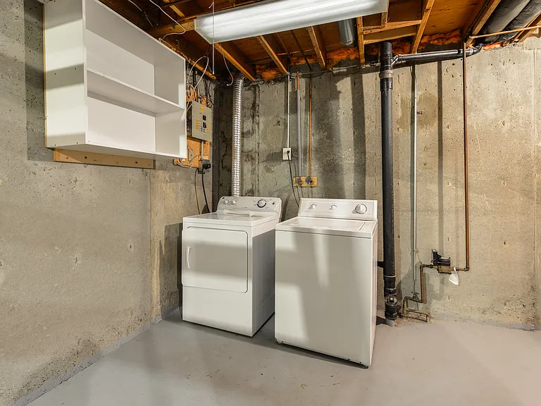 121 Street NW — Photo 11