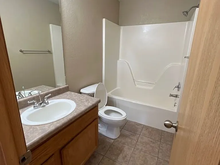 2725 Ponchartrain St — Photo 8
