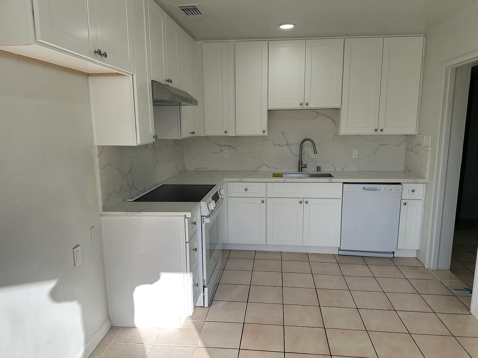 3 bed, 1100 sqft, $2,350 — Photo 2