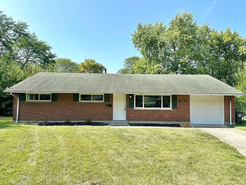 301 Ives Ln