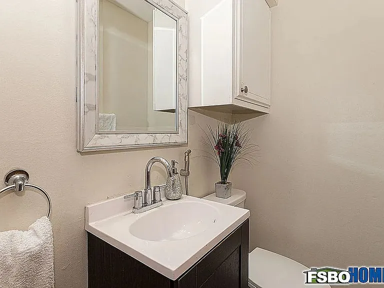 2615 Hawthorne Dr — Photo 7