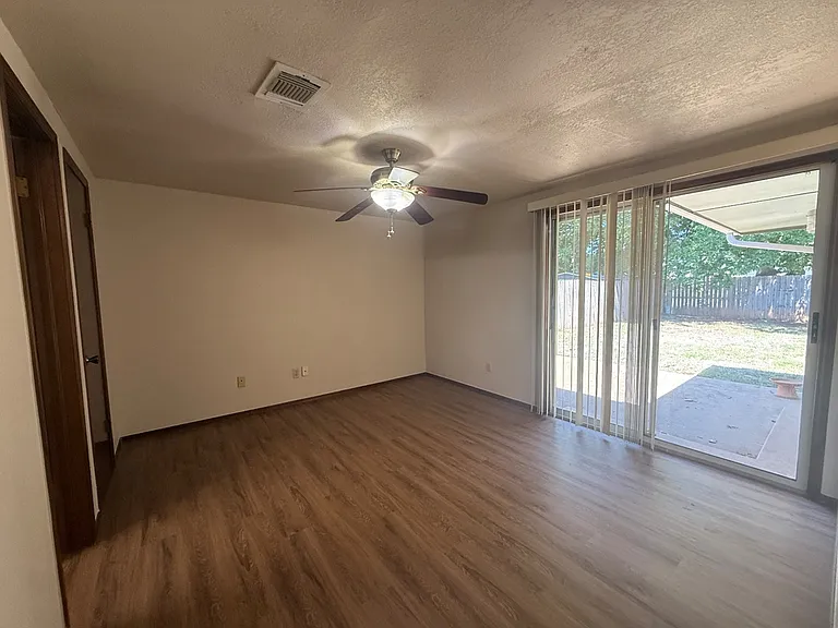 1015 W Swan Lake Ct — Photo 18