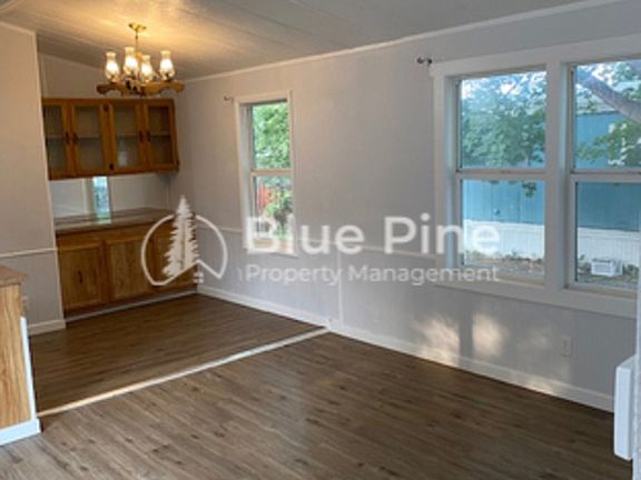 2nd image of 925 Wilson Ave Trailer 23