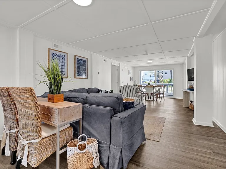 1027 S Shore Dr #B — Photo 3
